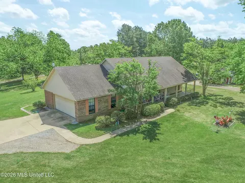 408 Hunters Pkwy, Batesville, MS 38606