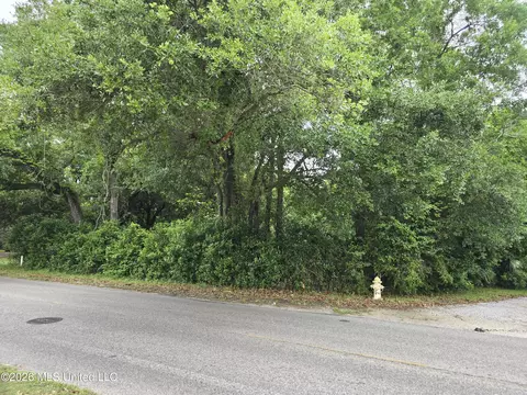 2015 W 2nd St, Long Beach, MS 39560 photo 2
