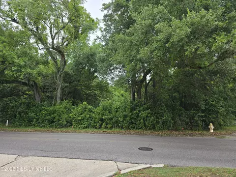 2015 W 2nd St, Long Beach, MS 39560