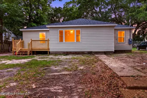 1662 Hollywood Blvd, Biloxi, MS 39531