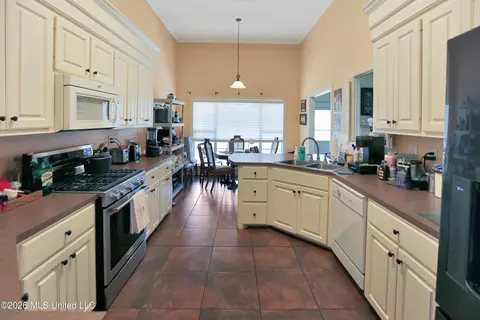Kitchen - 373 Avalon Way, Brandon, MS 39047 photo 1 of 3