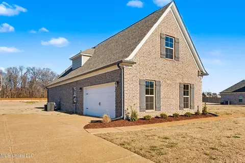 Exterior - 2473 Scott Meadows Ln, Hernando, MS 38632 photo 2 of 4