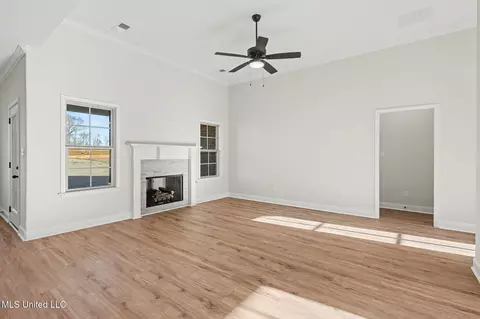 Living - 2473 Scott Meadows Ln, Hernando, MS 38632 photo 2 of 2