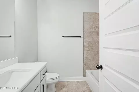 Entry Way - 2473 Scott Meadows Ln, Hernando, MS 38632 photo 4 of 5