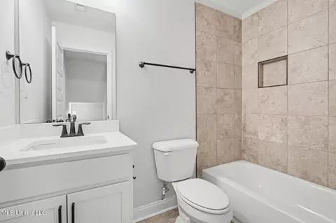 Bath - 2473 Scott Meadows Ln, Hernando, MS 38632 photo 3 of 3