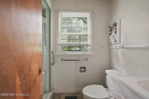 Bath - 215 Carmel Ave, Jackson, MS 39204 photo 1 of 4