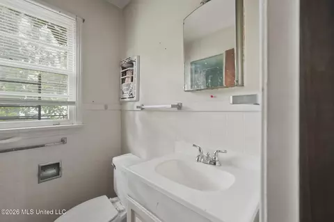 Bath - 215 Carmel Ave, Jackson, MS 39204 photo 2 of 4