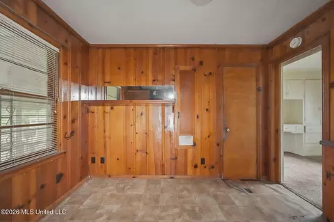 Entry Way - 215 Carmel Ave, Jackson, MS 39204 photo 3 of 4