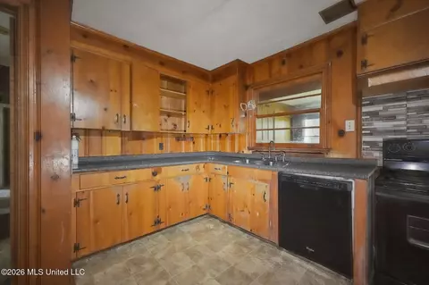 Kitchen - 215 Carmel Ave, Jackson, MS 39204 photo 1 of 2