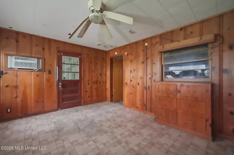 Living - 215 Carmel Ave, Jackson, MS 39204 photo 3 of 5