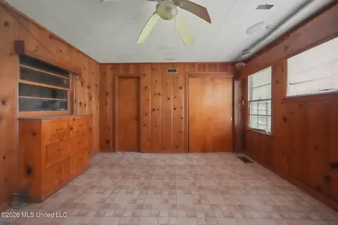 Living - 215 Carmel Ave, Jackson, MS 39204 photo 5 of 5