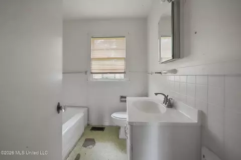 Bath - 215 Carmel Ave, Jackson, MS 39204 photo 4 of 4