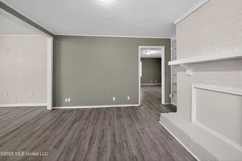 Living - 118 Kildare, Jackson, MS 39209 photo 2 of 9
