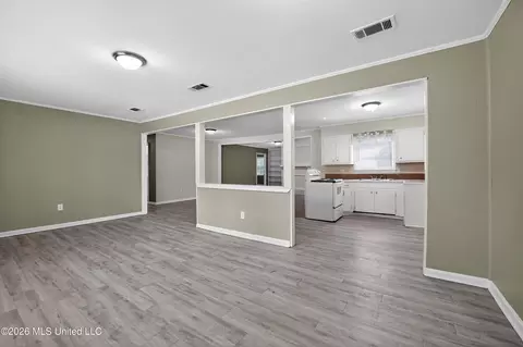 Living - 118 Kildare, Jackson, MS 39209 photo 5 of 9