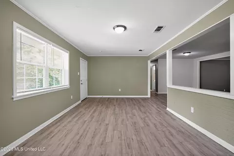 Living - 118 Kildare, Jackson, MS 39209 photo 6 of 9