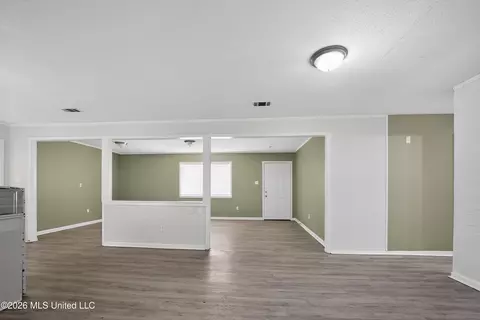 Living - 118 Kildare, Jackson, MS 39209 photo 3 of 9