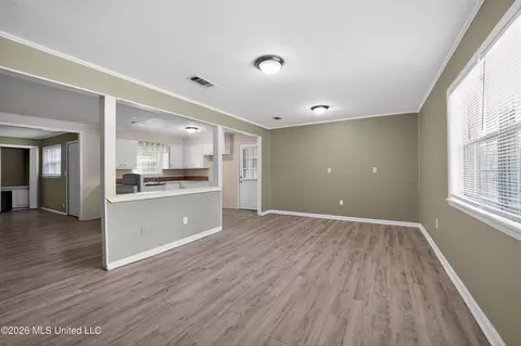 Living - 118 Kildare, Jackson, MS 39209 photo 8 of 9