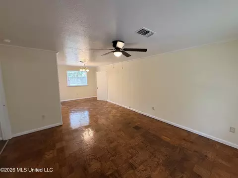 2805 Engleside Dr, Jackson, MS 39212 photo 2