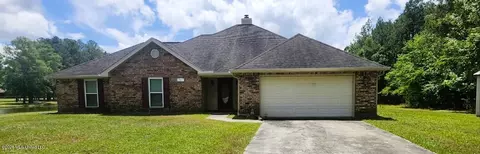 17 P M Hall Rd, Poplarville, MS 39470
