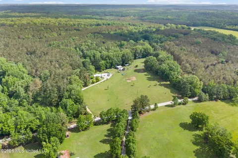 98 County Road 518, Como, MS 38619