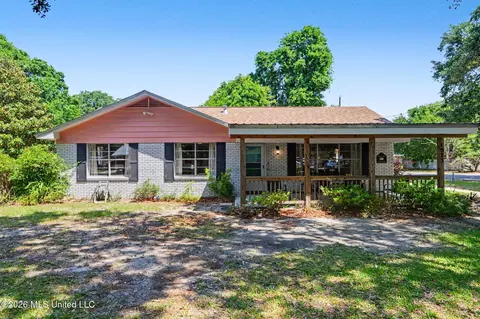 1523 E 2nd St, Pass Christian, MS 39571