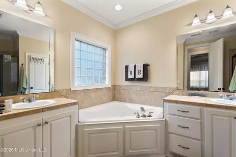 454 Pinebrook Cir, Brandon, MS 39047 photo 10