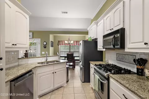 454 Pinebrook Cir, Brandon, MS 39047 photo 6