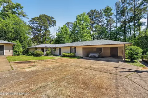 5702 Orchard View Dr, Jackson, MS 39211
