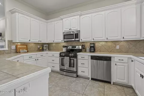 Kitchen - 164 Regatta Dr, Brandon, MS 39047 photo 1 of 4