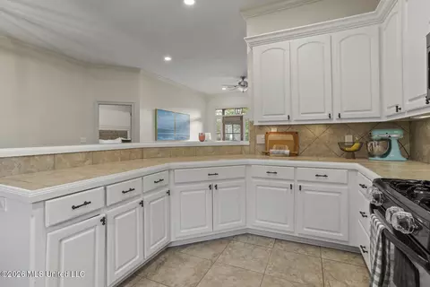 Kitchen - 164 Regatta Dr, Brandon, MS 39047 photo 2 of 4