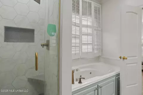 Bath - 164 Regatta Dr, Brandon, MS 39047 photo 3 of 4