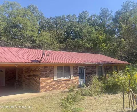 1533 Ccc Line Rd, West Point, MS 39773