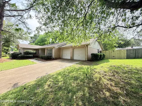 1202 Cliffdale Dr, Clinton, MS 39056