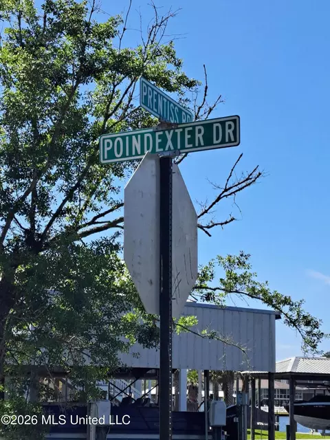 1 Poindexter Dr, Pass Christian, MS 39571