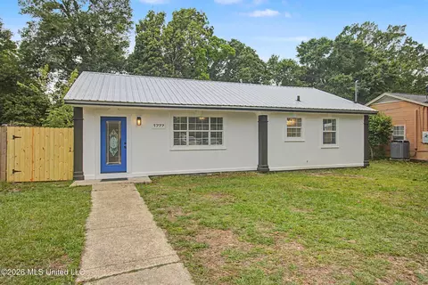 1777 Vaughn St, Biloxi, MS 39531