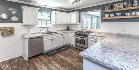 Kitchen - 309 Stonecastle Dr, Brandon, MS 39047 photo 1 of 2