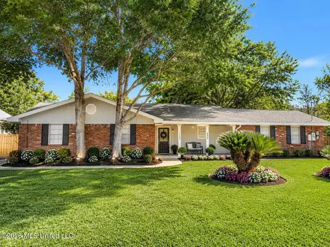 31 Chantilly Ter, Bay Saint Louis, MS 39520
