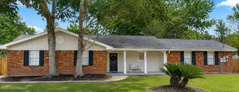 31 Chantilly Ter, Bay Saint Louis, MS 39520