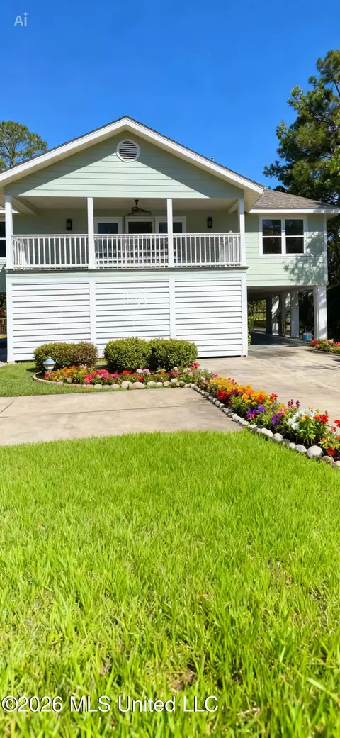 113 Forest St, Pass Christian, MS 39571