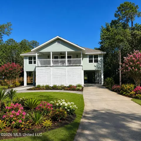 113 Forest St, Pass Christian, MS 39571