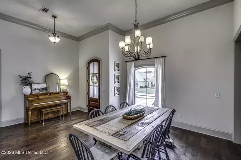 Dining - 612 Macbeth St, Brandon, MS 39047 photo 2 of 3