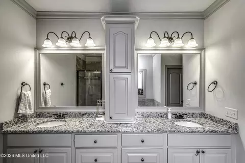 Bath - 612 Macbeth St, Brandon, MS 39047 photo 6 of 8
