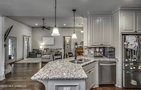 Kitchen - 612 Macbeth St, Brandon, MS 39047 photo 7 of 7
