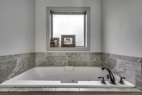 Bath - 612 Macbeth St, Brandon, MS 39047 photo 3 of 8