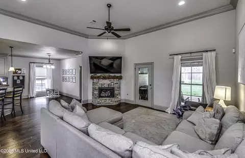 Living - 612 Macbeth St, Brandon, MS 39047 photo 2 of 3