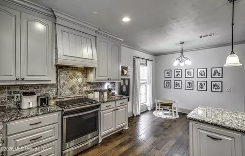 Kitchen - 612 Macbeth St, Brandon, MS 39047 photo 5 of 7