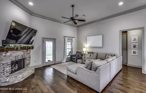Living - 612 Macbeth St, Brandon, MS 39047 photo 1 of 3