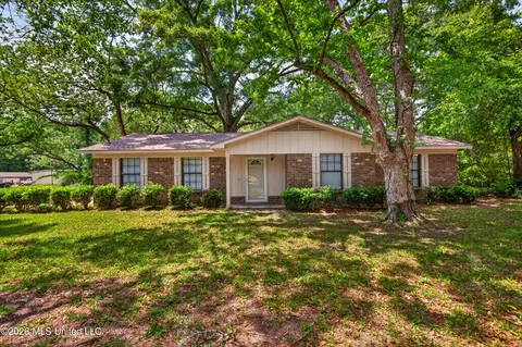 21601 Magnolia Springs Rd, Moss Point, MS 39562