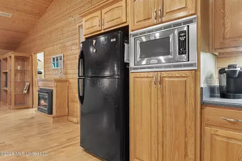 Kitchen - 4219 Merrill Rd, Lucedale, MS 39452 photo 4 of 4