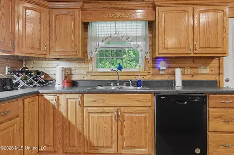 Kitchen - 4219 Merrill Rd, Lucedale, MS 39452 photo 3 of 4
